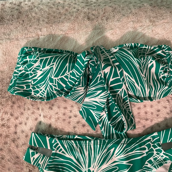 Used Tabitha Brown green bandeau top & bikini bottom set - Picture 6 of 7